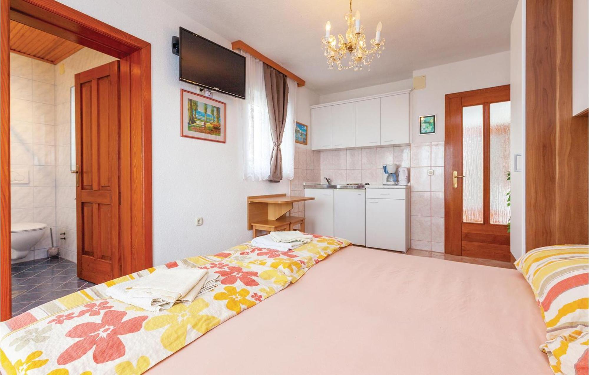 Nice Apartment In Crikvenica With Kitchen Esterno foto