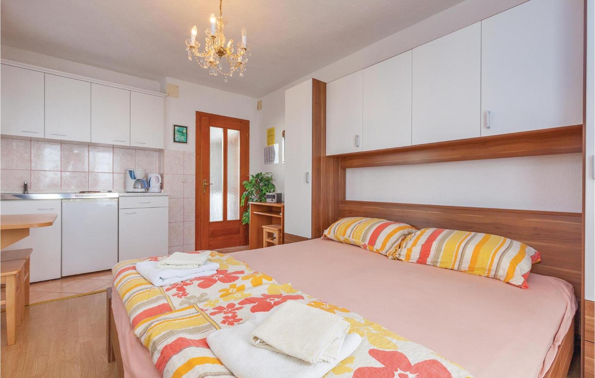 Nice Apartment In Crikvenica With Kitchen Esterno foto