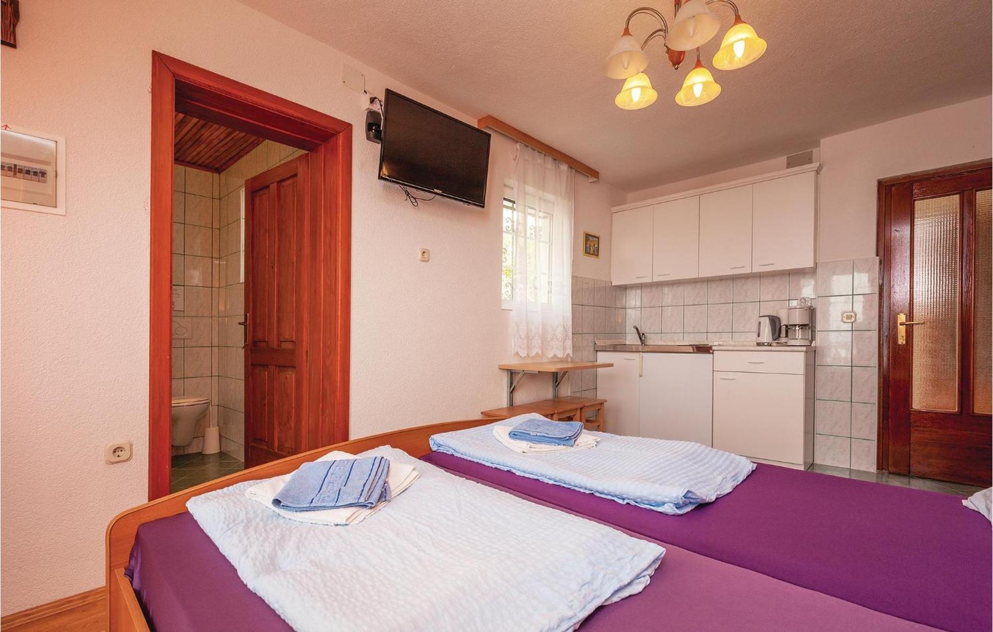 Nice Apartment In Crikvenica With Kitchen Esterno foto