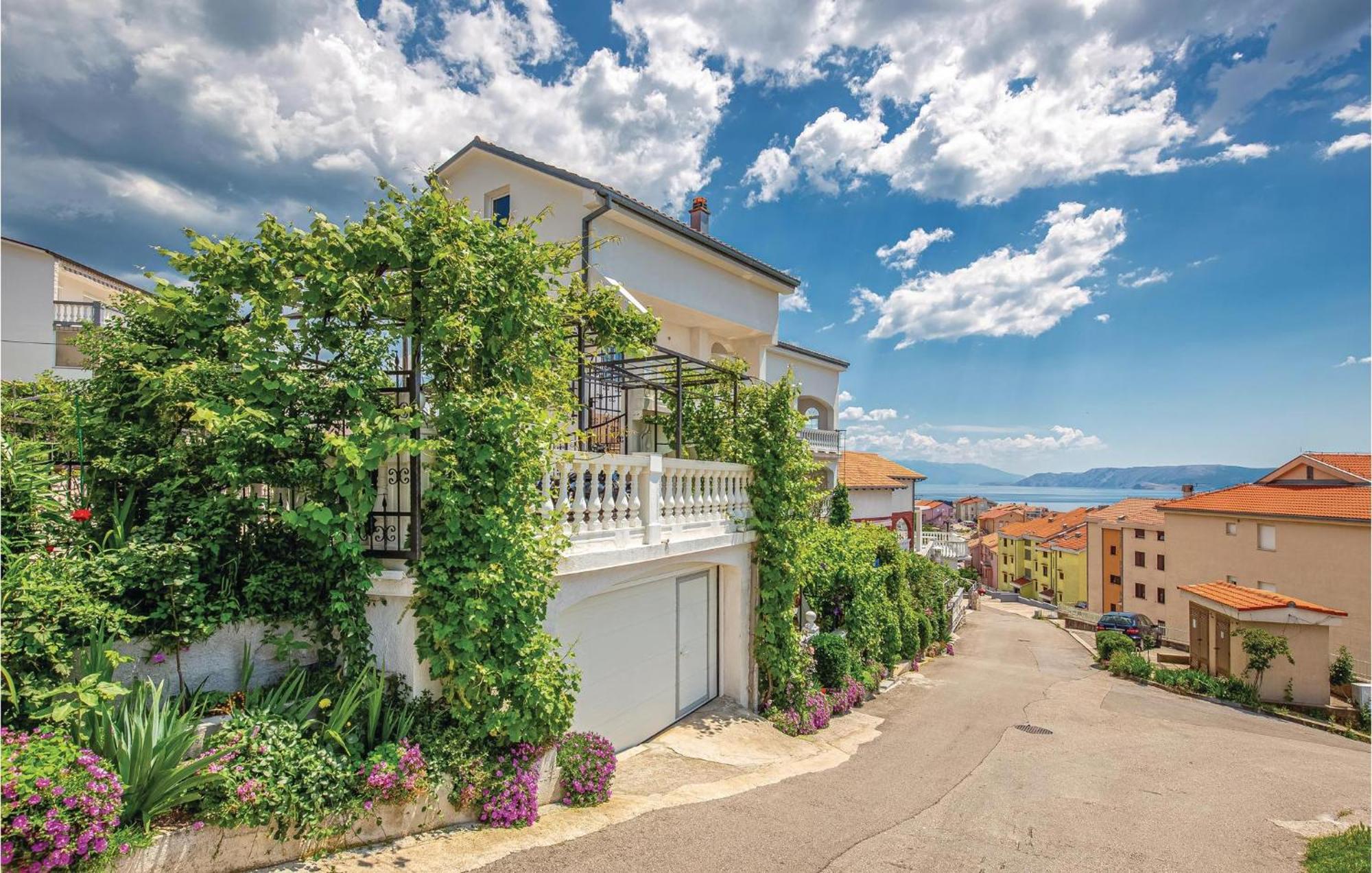 Nice Apartment In Crikvenica With Kitchen Esterno foto