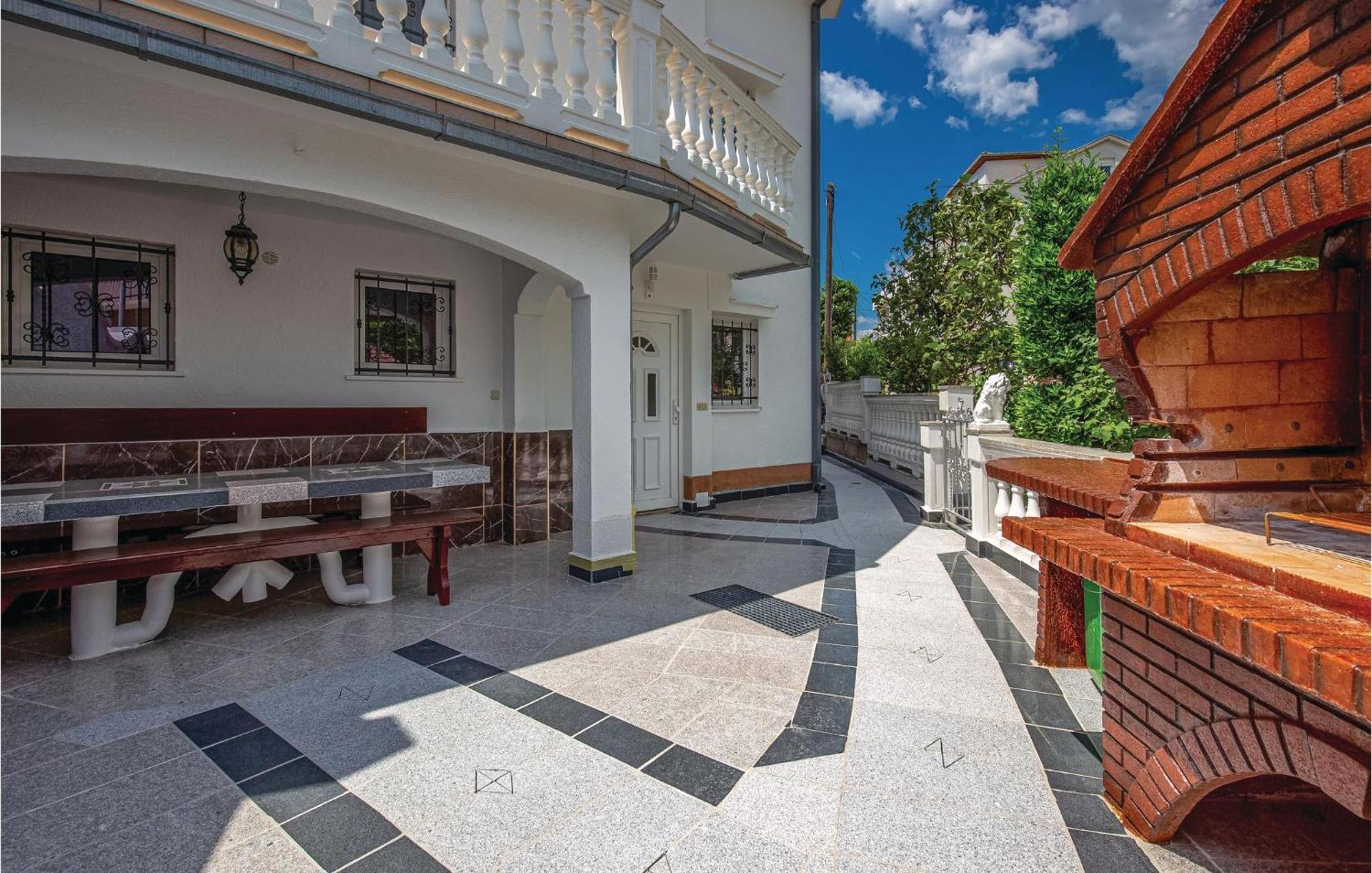 Nice Apartment In Crikvenica With Kitchen Esterno foto