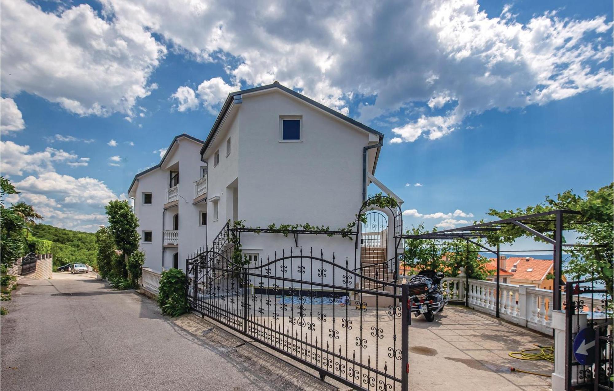 Nice Apartment In Crikvenica With Kitchen Esterno foto