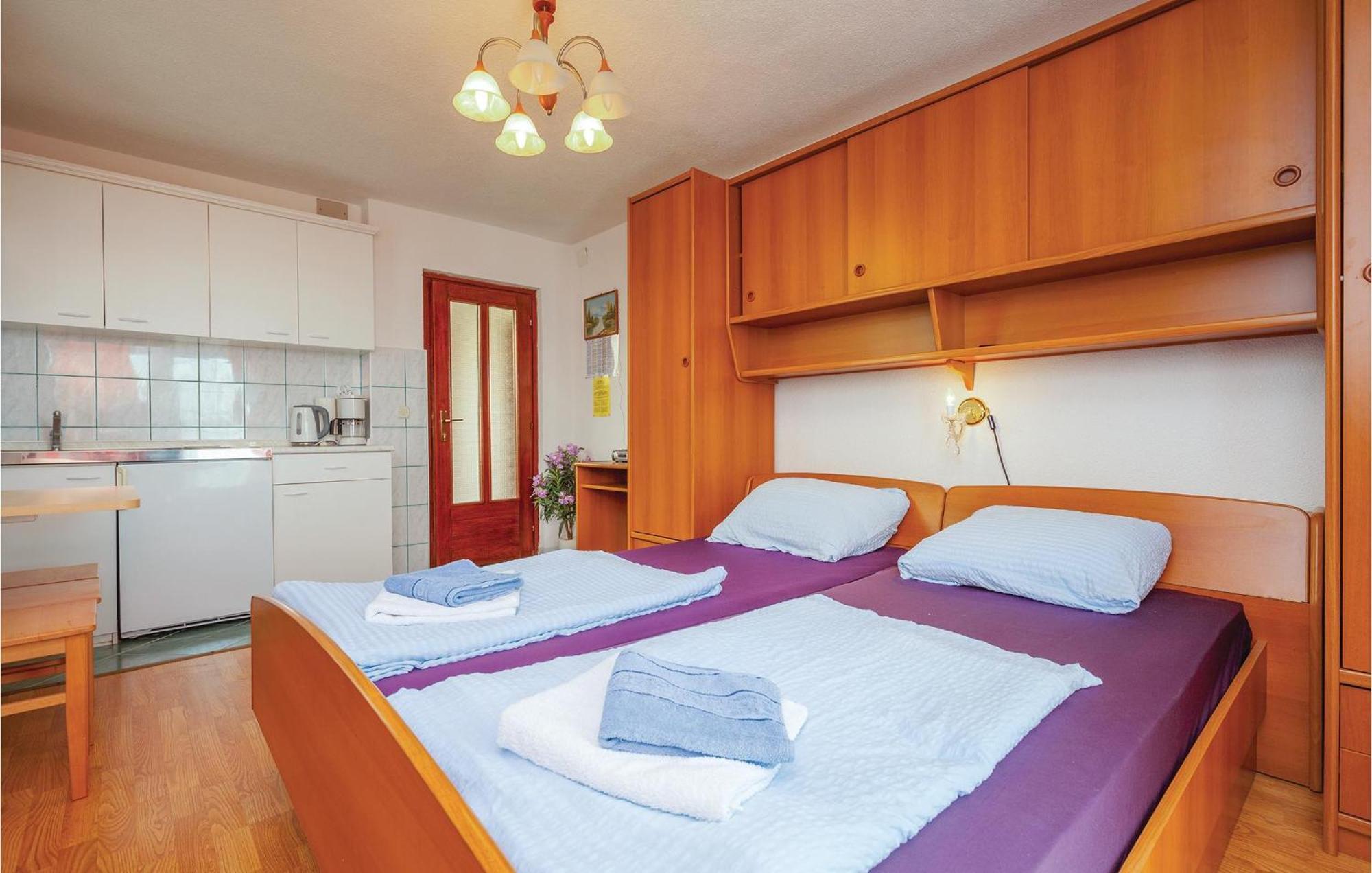 Nice Apartment In Crikvenica With Kitchen Esterno foto